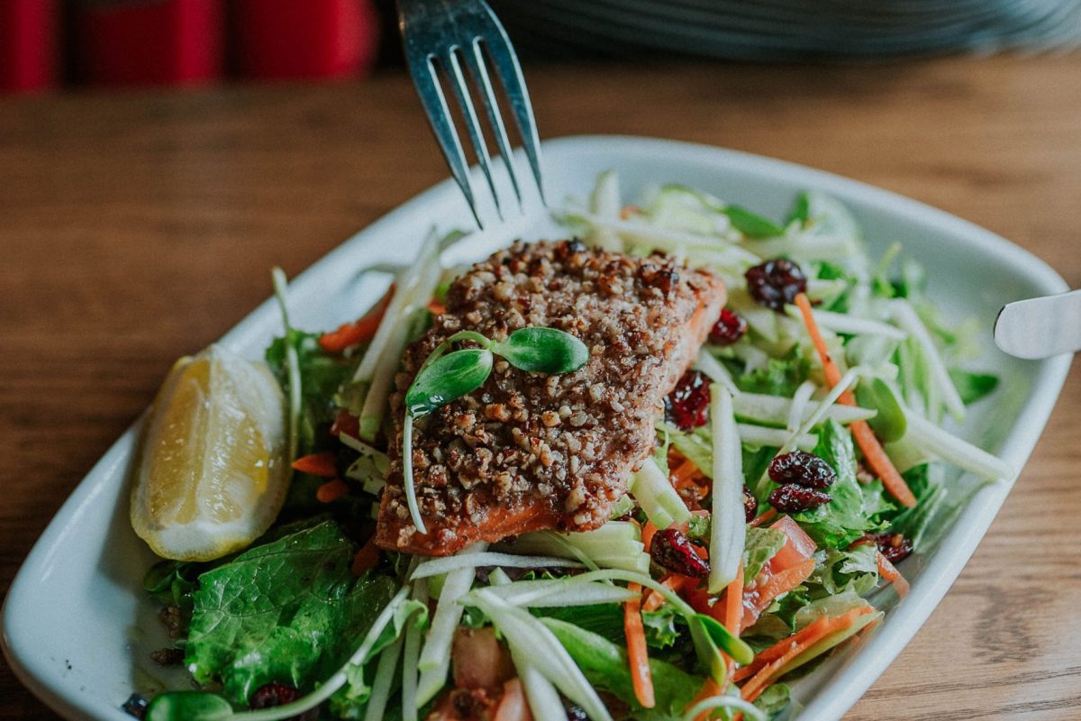 Pecan & herb crusted salmon salad